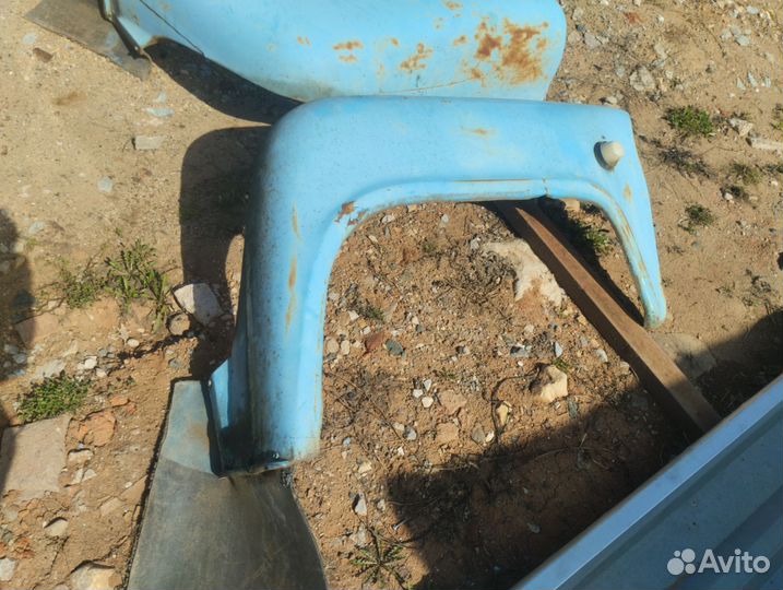 Передние крылья газ 52