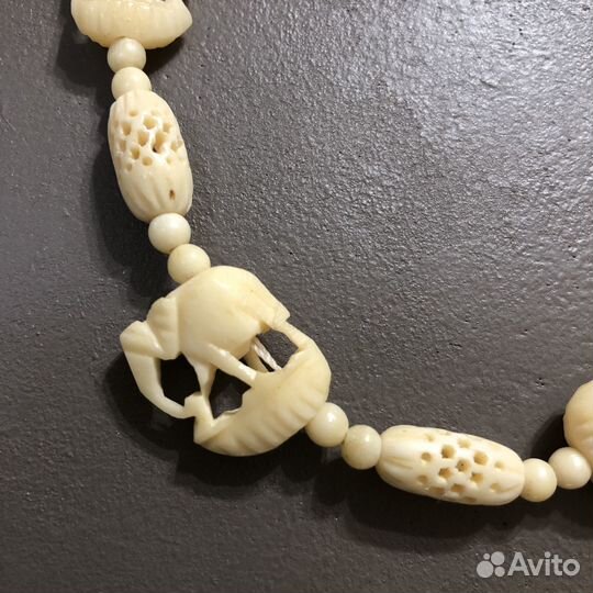 Колье резьба по кости. Слоники