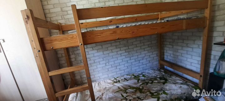 Двухъярусная кровать