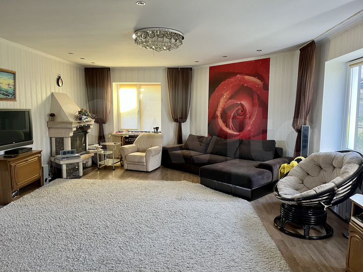 Коттедж 266 м² на участке 14 сот.