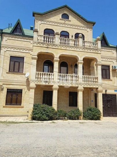 Дом 420 м² на участке 4,5 сот.