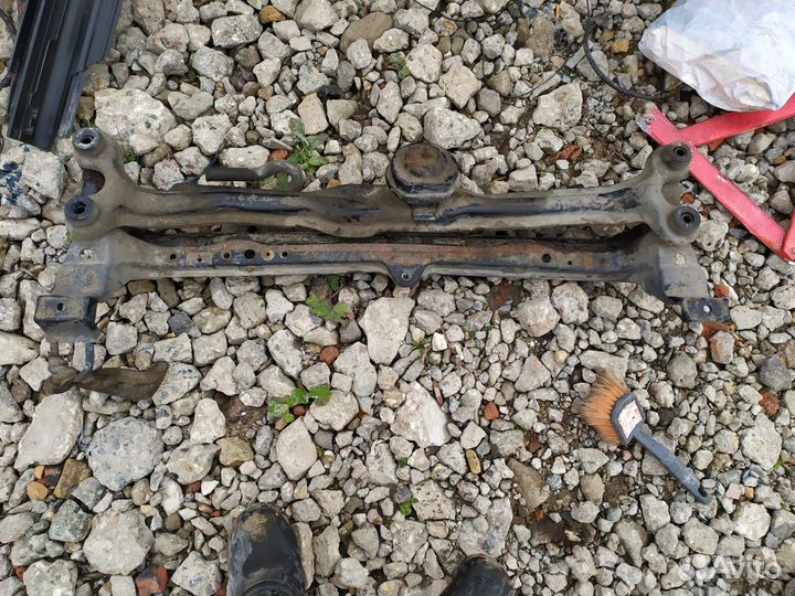 Балка моста на Passat B4