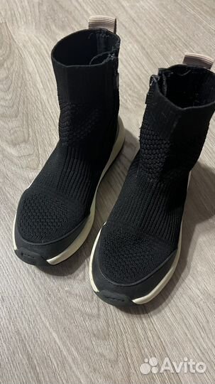Кроссовки детские zara 28 р