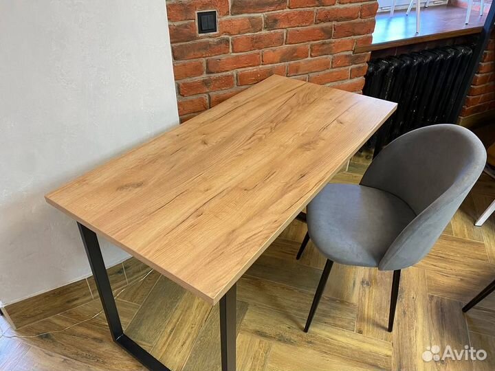 Кухонный стол и стулья