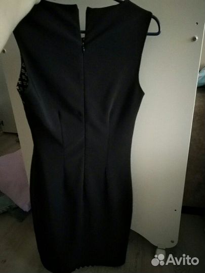 Платье-футляр