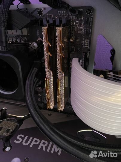 Оперативная память trident z royal DDR4 16gb 3600