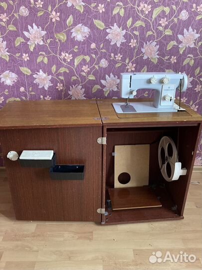 Швейная машина чайка 142м