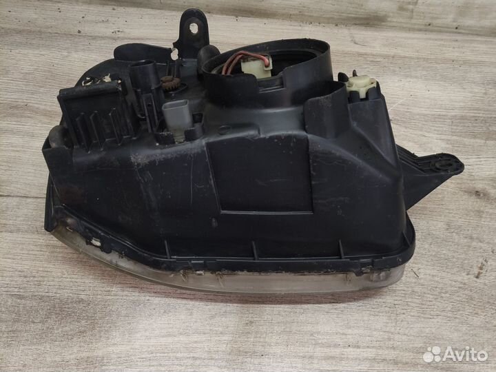 Фара левая Hyundai Santa Fe 1