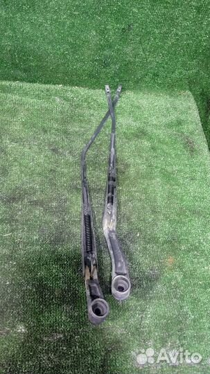 Поводок стеклоочистителя Mitsubishi Lancer Cedia