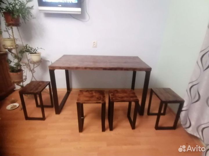 Стол в стиле лофт