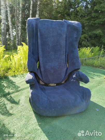 Кресло для ребенка в машину