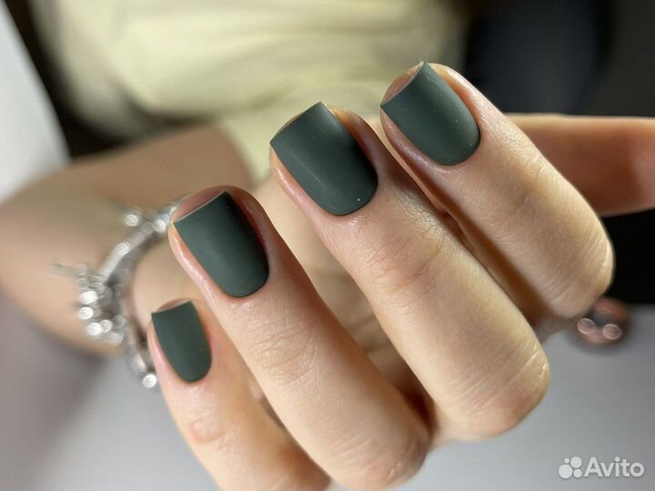 Маникюр с покрытием гель-лаком (м. Пионерская)