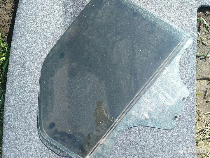 Стекло заднее правое Renault Logan Рено Логан