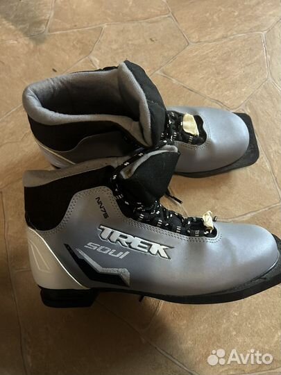 Лыжные ботинки