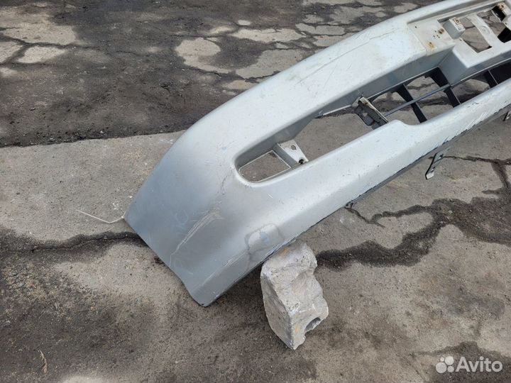 Бампер передний на Toyota Ipsum XM10