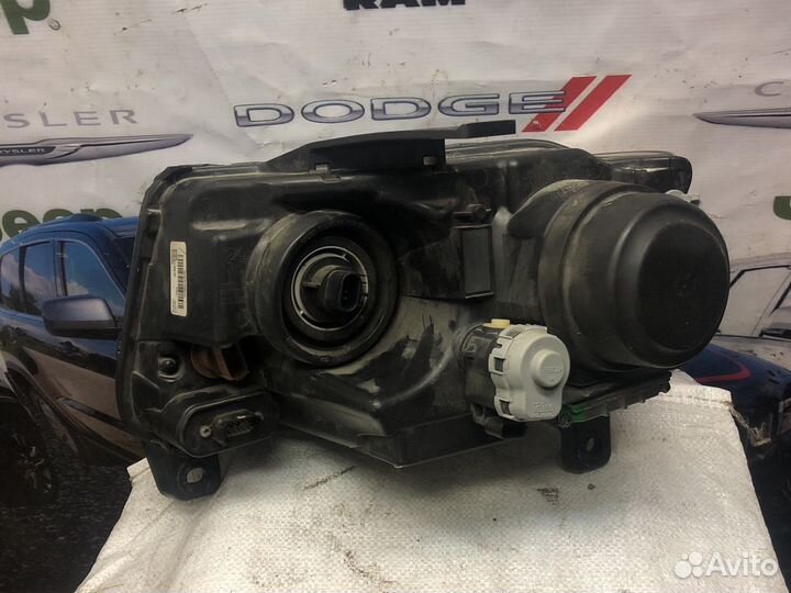 Фара правая Джип Гранд Чероки WK2