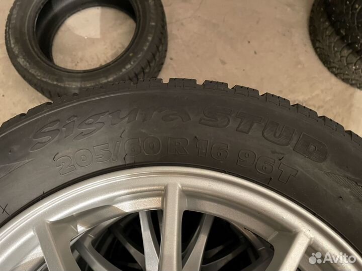 Зимняя резина на литых дисках