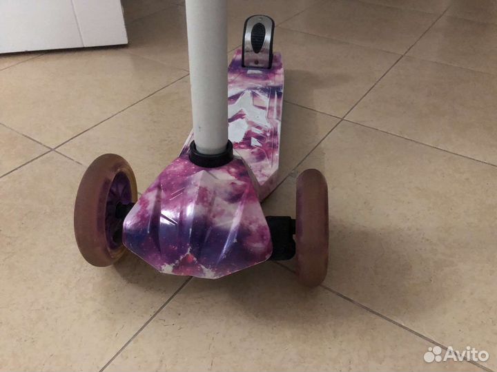 Самокат детский для девочки Reaction