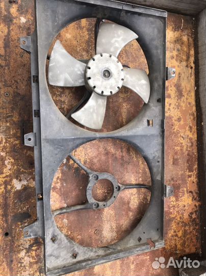 Вентилятор охлаждения радиатора Nissan Bluebird