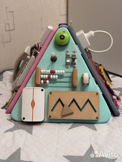 Бизиборд пирамида