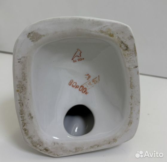 Фарфоровыая статуэтка 