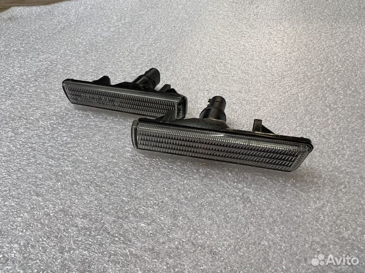Повторители поворота BMW E38 белые