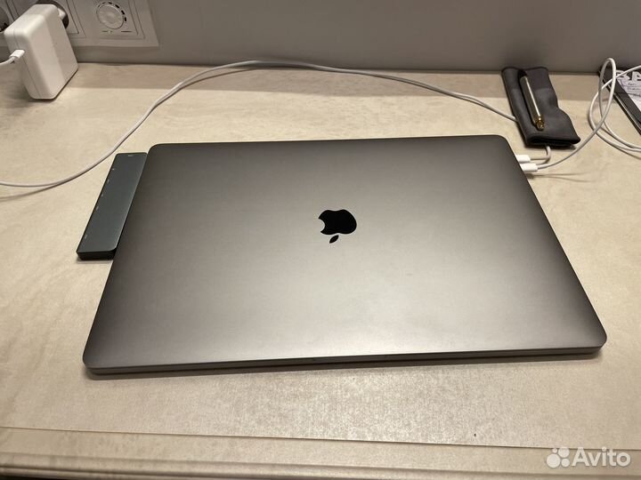 Macbook pro 15 touch bar 256 2016