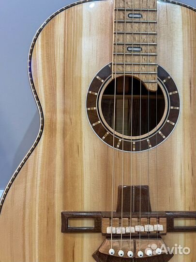Мастеровая акустическая гитара (массив)