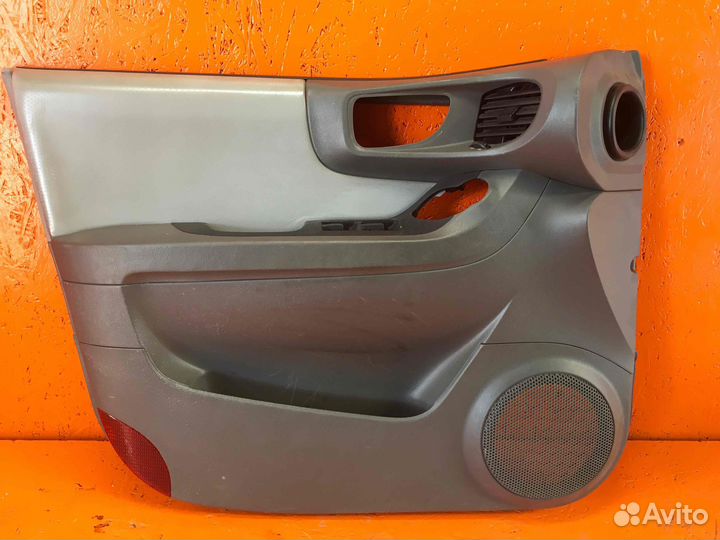 Обшивка двери передней левой (дверная карта) Hyundai Santa Fe