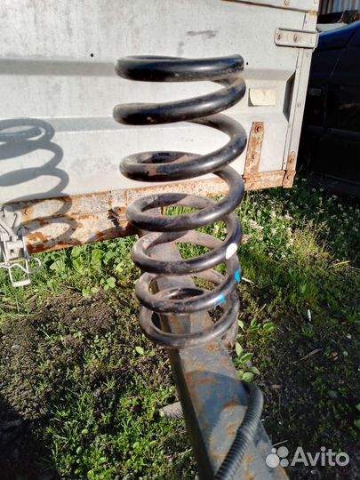 Пружина передняя Шевроле треккер 1