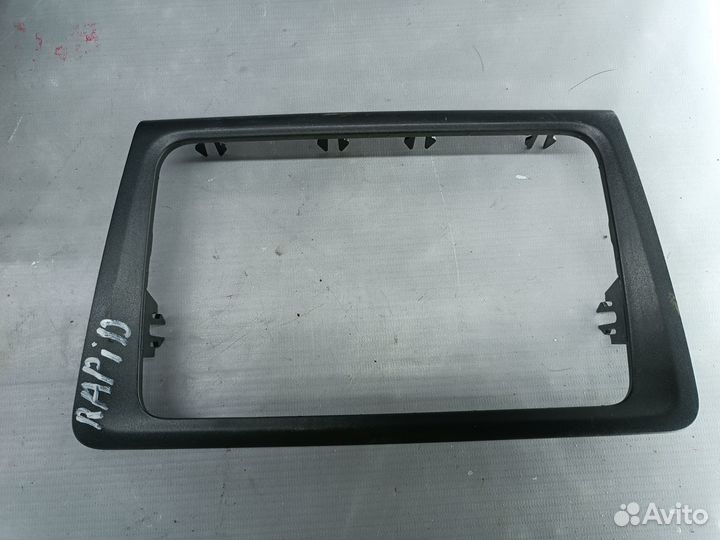 Рамка магнитолы Skoda Rapid