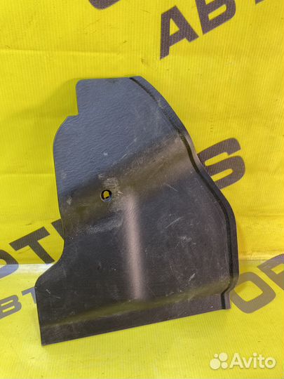 Накладка консоли передняя правая Hyundai Matrix