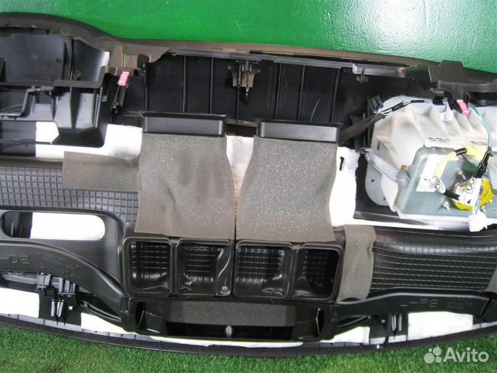 Торпедо Toyota Auris E18 2015