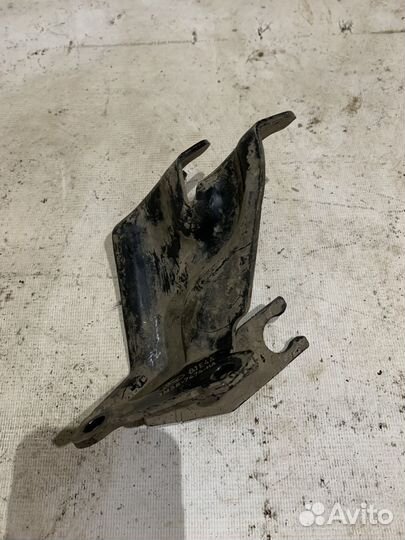 Кронштейн крепления троса кпп Ford Focus 2