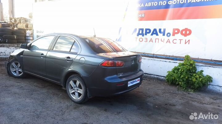 Плафон салонный Mitsubishi Lancer X (CY) MR654340