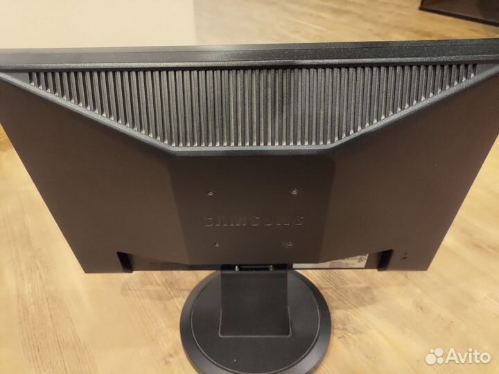 Монитор Samsung 19 дюймов широко форматный