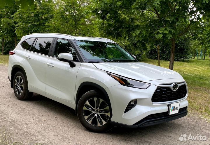Toyota Highlander 2.4 AT, 2022, 2 700 км