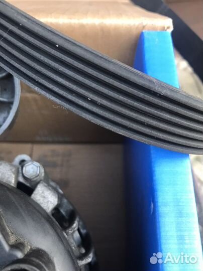 Генератор Volvo V40 CC 2014 г. б/у