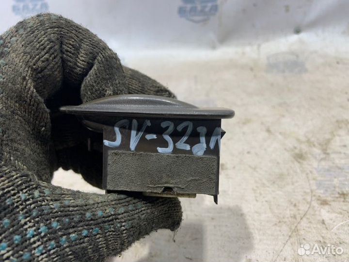 Кнопка стеклоподъемника задняя левая Toyota Vista