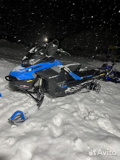 BRP ski-doo summit 850 rev-gen 4