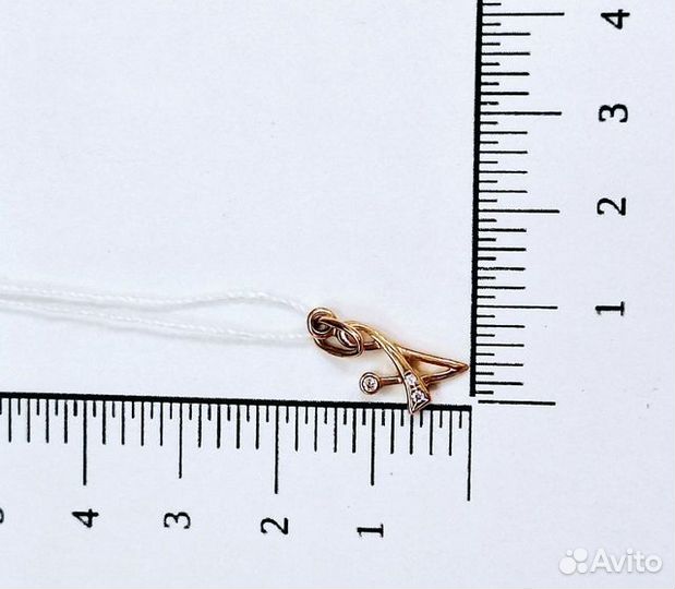 Золотая подвеска с камнем