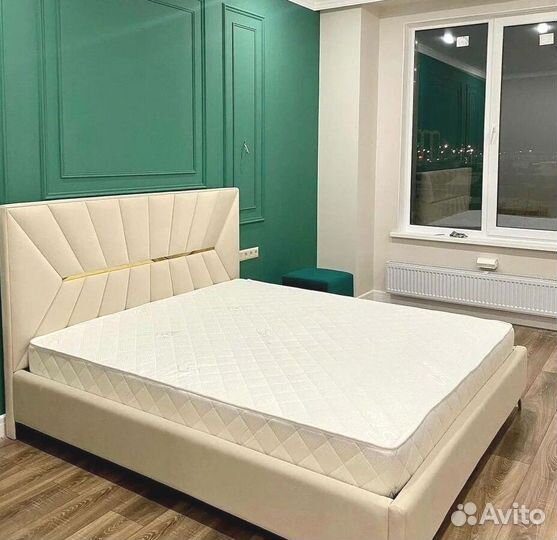 Белая кровать