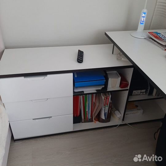 Угловой письменный стол