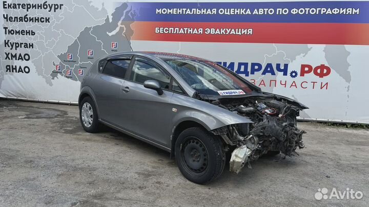 Накладка порога внутренняя правая seat Leon (1P) 1