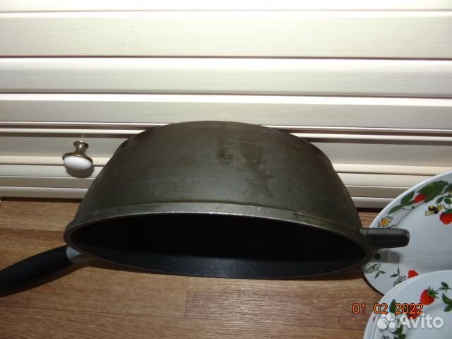 Сковородка,сотейник,тарелки,крышки