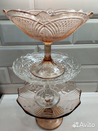 Вазы на ножке фруктовницы. Цветное стекло. СССР