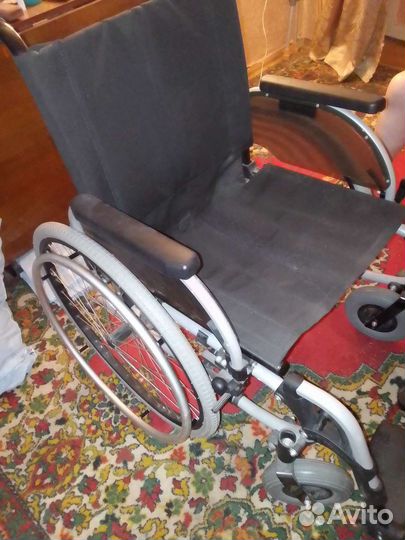Продам инвалидную коляску