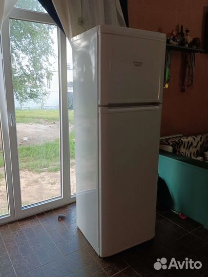 Холодильник бу Аriston не работает