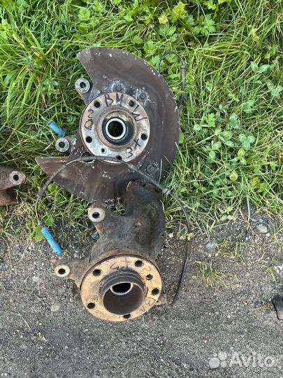 Bmw x3 e83 поворотный кулак со ступицей