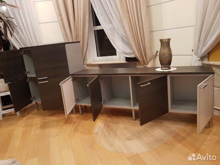 Шкафы и комоды импортные деревянные с зеркалами